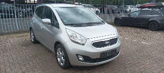 Kia Venga Bj:08-2013 1.6-16v Automatik Climatecontrol Stoelverwarming Lichtautomaat Privacyglas Leren stuurwiel Keyless entry armsteun voor elektrische buiten spiegels inklapbaar parkeersensoren achter Trekhaak Mistlampen 16-inch Kia velgen picture 9