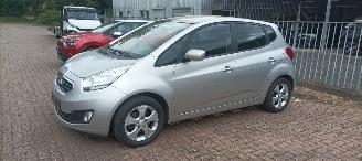 Kia Venga Bj:08-2013 1.6-16v Automatik Climatecontrol Stoelverwarming Lichtautomaat Privacyglas Leren stuurwiel Keyless entry armsteun voor elektrische buiten spiegels inklapbaar parkeersensoren achter Trekhaak Mistlampen 16-inch Kia velgen picture 2