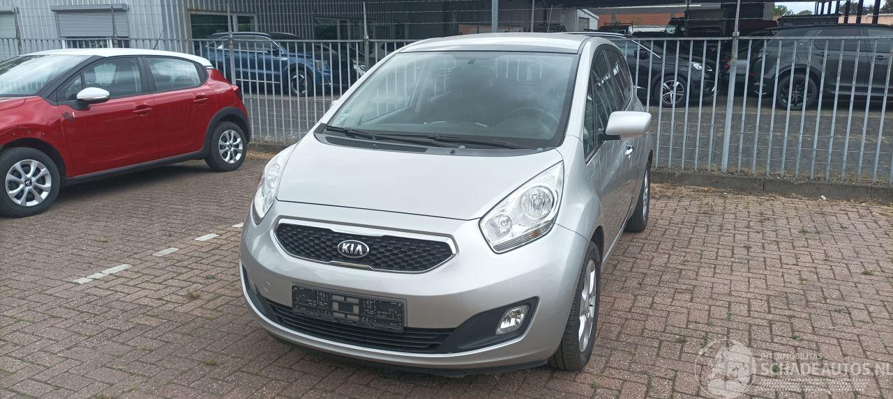 Kia Venga Bj:08-2013 1.6-16v Automatik Climatecontrol Stoelverwarming Lichtautomaat Privacyglas Leren stuurwiel Keyless entry armsteun voor elektrische buiten spiegels inklapbaar parkeersensoren achter Trekhaak Mistlampen 16-inch Kia velgen
