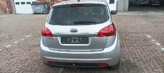 Kia Venga Bj:08-2013 1.6-16v Automatik Climatecontrol Stoelverwarming Lichtautomaat Privacyglas Leren stuurwiel Keyless entry armsteun voor elektrische buiten spiegels inklapbaar parkeersensoren achter Trekhaak Mistlampen 16-inch Kia velgen picture 5