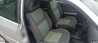 Volkswagen Lupo Bj:02-2003 1e-eigenaar 1.4benzine Cambridge uitvoering Elektrische ramen Elek schuifdak Leren stuurwiel Centrale vergrendeling Orginele vw velgen picture 17
