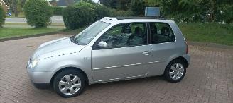 Volkswagen Lupo Bj:02-2003 1e-eigenaar 1.4benzine Cambridge uitvoering Elektrische ramen Elek schuifdak Leren stuurwiel Centrale vergrendeling Orginele vw velgen picture 2