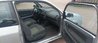 Volkswagen Lupo Bj:02-2003 1e-eigenaar 1.4benzine Cambridge uitvoering Elektrische ramen Elek schuifdak Leren stuurwiel Centrale vergrendeling Orginele vw velgen picture 15