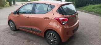 Hyundai I-10 Bj:08-2014 1eEigenaar 1.2-16v Go Uitvoering Climatecontrol CruiseControl Stoelverwarming Lichtautomaat Stuurwiel met verwarming 4xelek ramen Parksensoren Koplampen met bochten verlichting Mistlampen Led-Dagrijverlichting picture 4