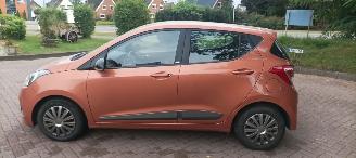 Hyundai I-10 Bj:08-2014 1eEigenaar 1.2-16v Go Uitvoering Climatecontrol CruiseControl Stoelverwarming Lichtautomaat Stuurwiel met verwarming 4xelek ramen Parksensoren Koplampen met bochten verlichting Mistlampen Led-Dagrijverlichting picture 3