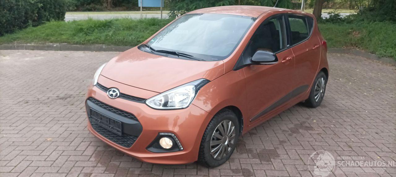 Hyundai I-10 Bj:08-2014 1eEigenaar 1.2-16v Go Uitvoering Climatecontrol CruiseControl Stoelverwarming Lichtautomaat Stuurwiel met verwarming 4xelek ramen Parksensoren Koplampen met bochten verlichting Mistlampen Led-Dagrijverlichting