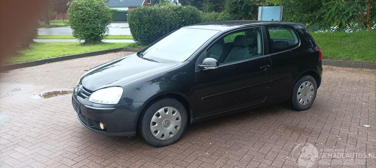 Volkswagen Golf 1.4-16v 80pk Climatecontrol CruiseControl Leren-Stuurwiel Mistlampen Parkeersensoren elek-ramen elek-buiten spiegel