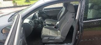 Volkswagen Golf 1.4-16v 80pk Climatecontrol CruiseControl Leren-Stuurwiel Mistlampen Parkeersensoren elek-ramen elek-buiten spiegel picture 13