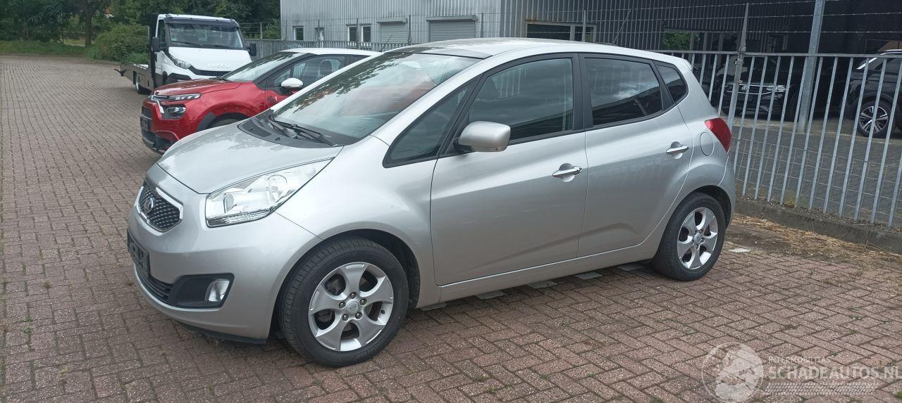 Kia Venga 1.6-16v Benzine Automaat Climatecontrol Stoelverwarming Lichtautomaat Privacyglas Leren stuurwiel Keyless entry 4x elektrische ruiten Elektrische inklapbare buitenspiegels parkdistance trekhaak sportvelgen mistlampen elektri