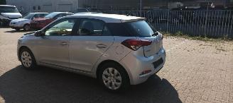 Hyundai I-20 1.2-16v Airconditioning Elektrische ramen Elektrische-spiegels met verwarming Centrale vergrendeling met afstandsbediening radio Usb picture 4