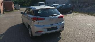 Hyundai I-20 1.2-16v Airconditioning Elektrische ramen Elektrische-spiegels met verwarming Centrale vergrendeling met afstandsbediening radio Usb picture 5