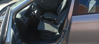 Hyundai I-20 1.2-16v Airconditioning Elektrische ramen Elektrische-spiegels met verwarming Centrale vergrendeling met afstandsbediening radio Usb picture 13