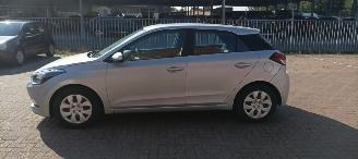 Hyundai I-20 1.2-16v Airconditioning Elektrische ramen Elektrische-spiegels met verwarming Centrale vergrendeling met afstandsbediening radio Usb picture 3