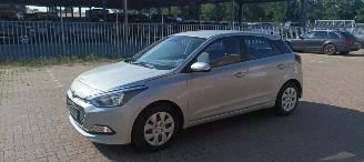 Hyundai I-20 1.2-16v Airconditioning Elektrische ramen Elektrische-spiegels met verwarming Centrale vergrendeling met afstandsbediening radio Usb picture 2