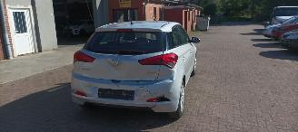 Hyundai I-20 1.2-16v Airconditioning Elektrische ramen Elektrische-spiegels met verwarming Centrale vergrendeling met afstandsbediening radio Usb picture 6
