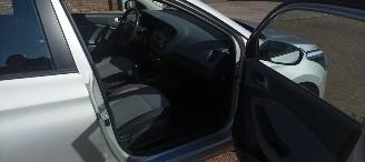 Hyundai I-20 1.2-16v Airconditioning Elektrische ramen Elektrische-spiegels met verwarming Centrale vergrendeling met afstandsbediening radio Usb picture 17