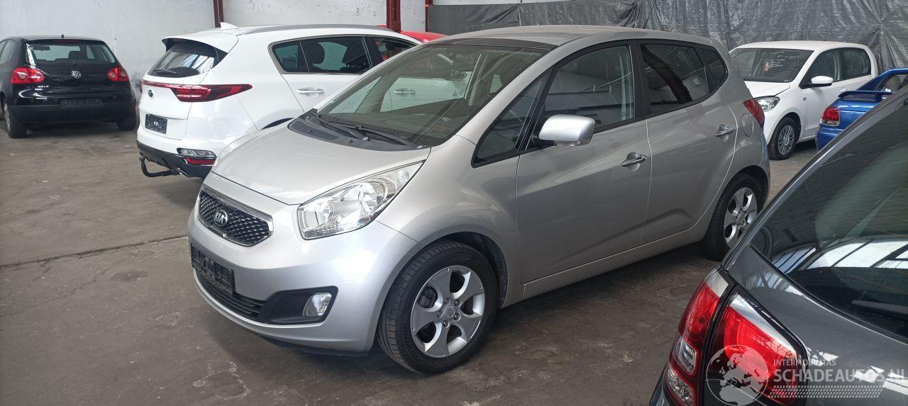 Kia Venga Bj:08-2013 1.6-benzine Automatik Climatecontrol Stoelverwarming Lichtautomaat Privacyglas Leren stuurwiel Keyless entry armsteun voor en achter Trekhaak Mistlampen 16-inch velgen