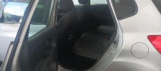 Kia Venga Bj:08-2013 1.6-benzine Automatik Climatecontrol Stoelverwarming Lichtautomaat Privacyglas Leren stuurwiel Keyless entry armsteun voor en achter Trekhaak Mistlampen 16-inch velgen picture 10