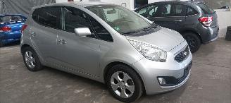 Kia Venga Bj:08-2013 1.6-benzine Automatik Climatecontrol Stoelverwarming Lichtautomaat Privacyglas Leren stuurwiel Keyless entry armsteun voor en achter Trekhaak Mistlampen 16-inch velgen picture 5