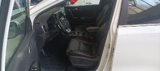 Kia Sportage Bj:12-2019 Facelift GT-line 2.0-Diesel Automatik 4WD Led-Koplampen Led-Achterlichten Navigatie Climatecontrol Stoelverwarming Stuurwiel met verwarming trekhaak Audio-jbl Keyless entry 18-inch velgen picture 13