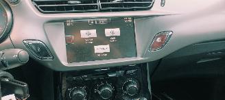 Citroën C3 Bj:06-2016 1.2-12v benzine 82pk Airco Led-verlichting CruiseControl Leren-Stuurwiel Mistlampen Chroom design Radio met kleuren Display Apple CarPlay MirrorLink picture 20