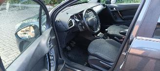 Citroën C3 Bj:06-2016 1.2-12v benzine 82pk Airco Led-verlichting CruiseControl Leren-Stuurwiel Mistlampen Chroom design Radio met kleuren Display Apple CarPlay MirrorLink picture 12