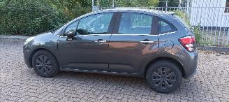 Citroën C3 Bj:06-2016 1.2-12v benzine 82pk Airco Led-verlichting CruiseControl Leren-Stuurwiel Mistlampen Chroom design Radio met kleuren Display Apple CarPlay MirrorLink picture 5
