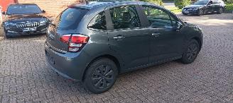 Citroën C3 Bj:06-2016 1.2-12v benzine 82pk Airco Led-verlichting CruiseControl Leren-Stuurwiel Mistlampen Chroom design Radio met kleuren Display Apple CarPlay MirrorLink picture 2