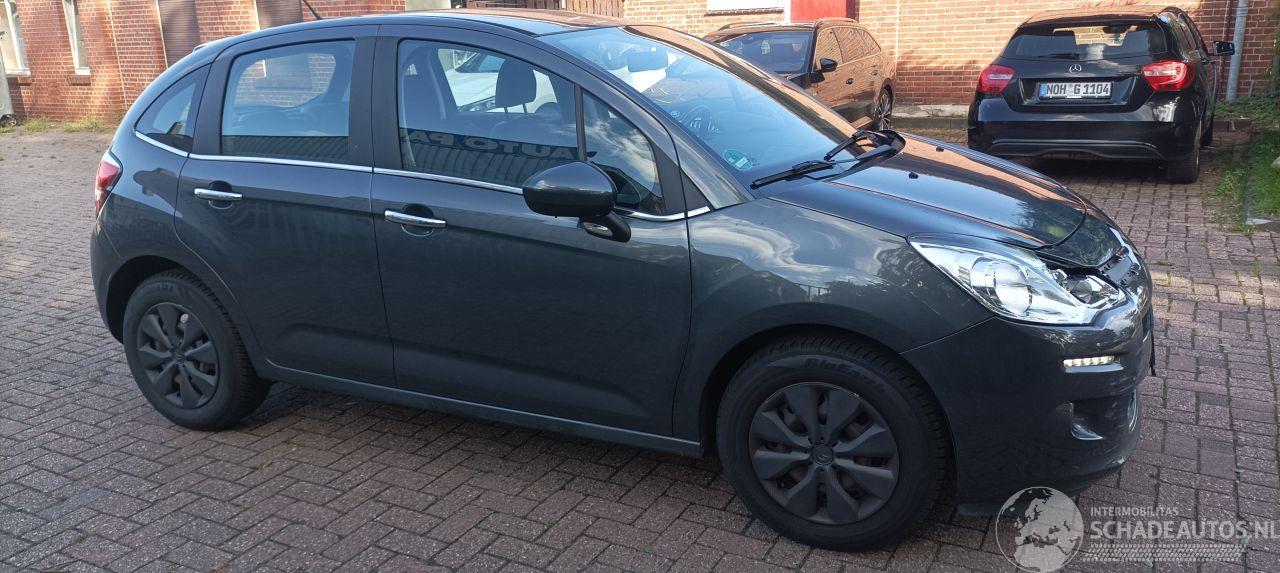 Citroën C3 Bj:06-2016 1.2-12v benzine 82pk Airco Led-verlichting CruiseControl Leren-Stuurwiel Mistlampen Chroom design Radio met kleuren Display Apple CarPlay MirrorLink