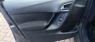 Citroën C3 1.2-12v 82pk Euro6 Airconditioning CruiseControl Leren-Stuurwiel Mistlampen Led-Dagrijverlichting Radio met kleuren lcd Display Apple CarPlay MirrorLink parkeersensoren achter 4xelek ramen Elektrische-spiegels centrale vergrendeling met afstandsbediening picture 10