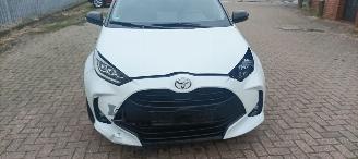 Toyota Yaris Bj:11-2024 1.5-Hybrid Facelift Full-Led Digitaal Cockpit Climatecontrol CruiseControl Stoelverwarming stuurwiel met verwarming Keyless entry Apple CarPlay Achteruitrijcamera automatische dimmende binnenspiegel Lichtautomaat met Assistent 4xelektrische ram picture 13