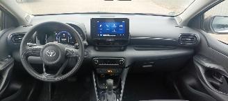 Toyota Yaris Bj:11-2024 1.5-Hybrid Facelift Full-Led Digitaal Cockpit Climatecontrol CruiseControl Stoelverwarming stuurwiel met verwarming Keyless entry Apple CarPlay Achteruitrijcamera automatische dimmende binnenspiegel Lichtautomaat met Assistent 4xelektrische ram picture 30