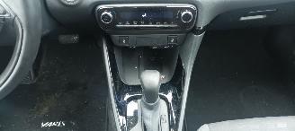 Toyota Yaris Bj:11-2024 1.5-Hybrid Facelift Full-Led Digitaal Cockpit Climatecontrol CruiseControl Stoelverwarming stuurwiel met verwarming Keyless entry Apple CarPlay Achteruitrijcamera automatische dimmende binnenspiegel Lichtautomaat met Assistent 4xelektrische ram picture 31