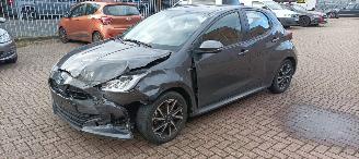 Avarii autoturisme Toyota Yaris 1.5-Hybrid Full-Led Navi Climatecontrol CruiseControl Stoelverwarming Lichtautomaat Achteruitrijcamera Keyless entry armsteun 2020/12