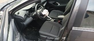 Toyota Yaris 1.5-Hybrid Full-Led Navi Climatecontrol CruiseControl Stoelverwarming Lichtautomaat Achteruitrijcamera Keyless entry armsteun picture 12