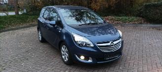 Vaurioauto  passenger cars Opel Meriva 1.4-Turbo 140pk Automatik Innovation uitvoering Navi Climatecontrol CruiseControl Stoelverwarming stuurwiel met verwarming trekhaak Achteruitrijcamera privacy glas Mistlampen Led-Dagrijverlichting 2016/2