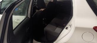 Toyota Yaris Facelift model Edition 1.5VVTI-E Airconditioning stoelverwarming Multicolor Display Met Navi voorbereiding Achteruitrijcamera Regensensor Licht assistent Drivelane assistent Leren multi stuurwiel Mistlampen 15-inch Toyota velgen picture 16