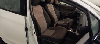 Toyota Yaris Facelift model Edition 1.5VVTI-E Airconditioning stoelverwarming Multicolor Display Met Navi voorbereiding Achteruitrijcamera Regensensor Licht assistent Drivelane assistent Leren multi stuurwiel Mistlampen 15-inch Toyota velgen picture 19