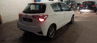 Toyota Yaris Facelift model Edition 1.5VVTI-E Airconditioning stoelverwarming Multicolor Display Met Navi voorbereiding Achteruitrijcamera Regensensor Licht assistent Drivelane assistent Leren multi stuurwiel Mistlampen 15-inch Toyota velgen picture 5