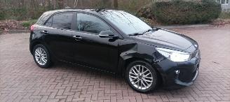 Kia Rio Bj:11-2019 1.4-16v Automatik Dream Team Edition Led Koplampen Navigatie Climatecontrol Stoelverwarming stuurwiel met verwarming Achteruitrijcamera 4xelek ramen Privacyglas Lichtautomaat Mistlampen 16-inch Kia velgen Metallic lak picture 9