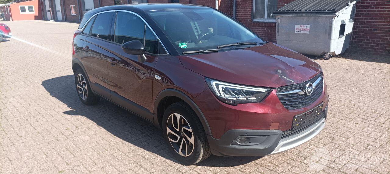 Opel Crossland Bj:04-2018 Innovation 1.2-T Automatik 110pk Navigation Climatecontrol CruiseControl Leren-bekleding  Stoelverwarming stuurwiel met verwarming Led-Koplampen Led-Achterlichten Trekhaak Mistlampen Parkeersensoren 4xelek ramen Privacyglas