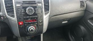 Kia Venga Bj:08-2013 1.6-Automatik 125pk Climatecontrol Stoelverwarming Lichtautomaat Privacyglas armsteun voor en achter Trekhaak Mistlampen Parkeersensoren achter 4xelek ramen Elektrische-spiegels met verwarming Keyless entry picture 18