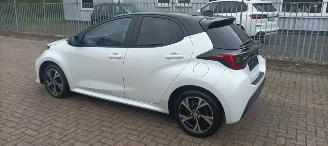 Toyota Yaris Bj:11-2024 Black& White Edition 1.5-Hybrid Climatecontrol CruiseControl Stoelverwarming Lichtautomaat Privacyglas Full-Led koplampen Apple Car Android Systeem Inductie laadstation Stuurwiel met verwarming Achteruitrijcamera 4xelek ramen picture 7