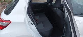 Toyota Yaris Bj:10-2017 Facelift 1.5-Benzine 111pk Touchscreen met Camera Lichtautomaat Drivelane assistent Leren multi stuurwiel Stoelverwarming picture 19