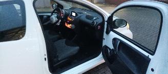 Toyota Aygo Bj:09-2013 1.0-VVT-i Navi Airco Led Elektrische ramen Orginele Toyota inklapbare TomTom navigatie Centrale vergrendeling met afstandsbediening picture 12