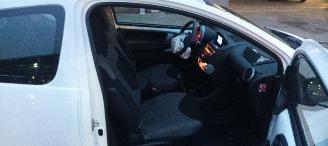 Toyota Aygo Bj:09-2013 1.0-VVT-i Navi Airco Led Elektrische ramen Orginele Toyota inklapbare TomTom navigatie Centrale vergrendeling met afstandsbediening picture 13