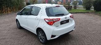Toyota Yaris 1.5-Benzine 112pk 6-versn Airconditioning stoelverwarming Multicolor Touchscreen Display Achteruitrijcamera picture 5