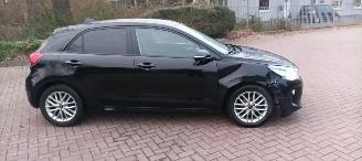 Kia Rio 1.4-DOHC Automatik Navi Climatecontrol Stoelverwarming Lichtautomaat Regensensor Led-Koplampen 4xelek ramen Elektrische-spiegels met verwarming Privacyglas Achteruitrijcamera Mistlampen 16-inch Kia velgen picture 8