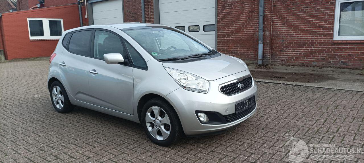 Kia Venga 1.6-DOHC Automatik Climatecontrol Stoelverwarming Lichtautomaat Privacyglas armsteun voor en achter 4xelek ramen Elektrische-spiegels met inklap stand Parkeersensoren Keyless-entry Mistlampen 16-inch Kia velgen