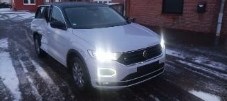 Volkswagen T-Roc 1.5-TSI 150pk R-Line Design Navi Full-Led koplampen Led achterlichten Climatecontrol CruiseControl Stoelverwarming Lichtautomaat Privacyglas picture 9